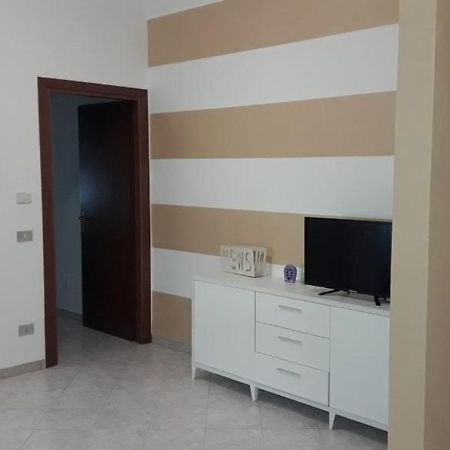 Marilyn House Apartment เดเซนซาโนเดลการ์ดา ภายนอก รูปภาพ