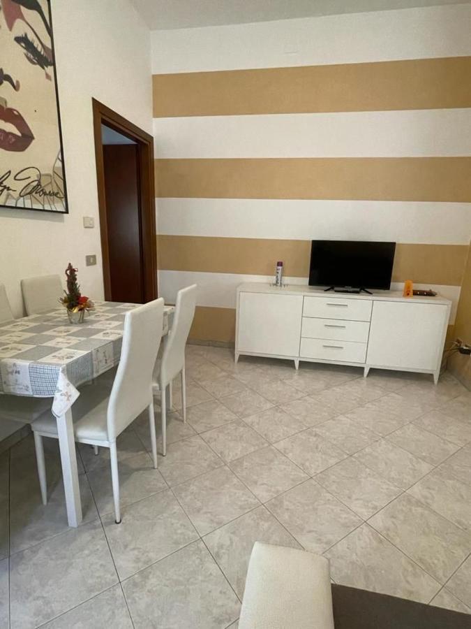 Marilyn House Apartment เดเซนซาโนเดลการ์ดา ภายนอก รูปภาพ