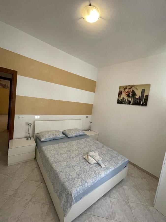 Marilyn House Apartment เดเซนซาโนเดลการ์ดา ภายนอก รูปภาพ