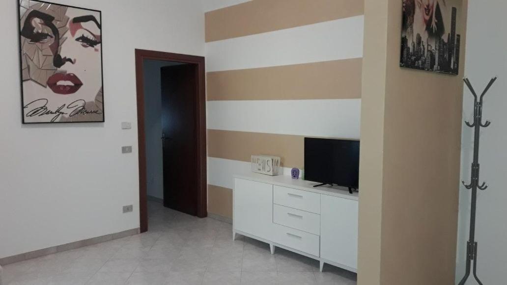 Marilyn House Apartment เดเซนซาโนเดลการ์ดา ภายนอก รูปภาพ