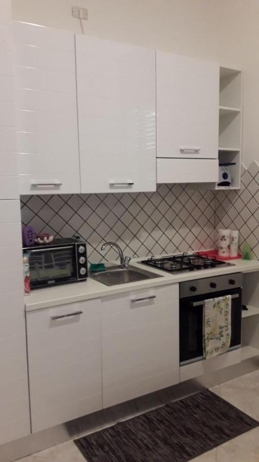 Marilyn House Apartment เดเซนซาโนเดลการ์ดา ภายนอก รูปภาพ